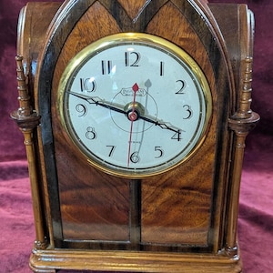 Wonderful Converted Vintage Ingraham Mantle Clock - Retro 1930s Design - Comes with a New Quartz Movement without Chime - Great Finish