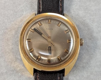 1970s Timex Electric Watch: Gold Tone Bezel, Retro Design