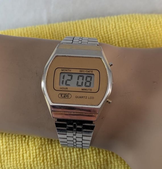 1980s Tozai quartz Digital LCD Men's Watch - Retro Gold Tone and Bracelet