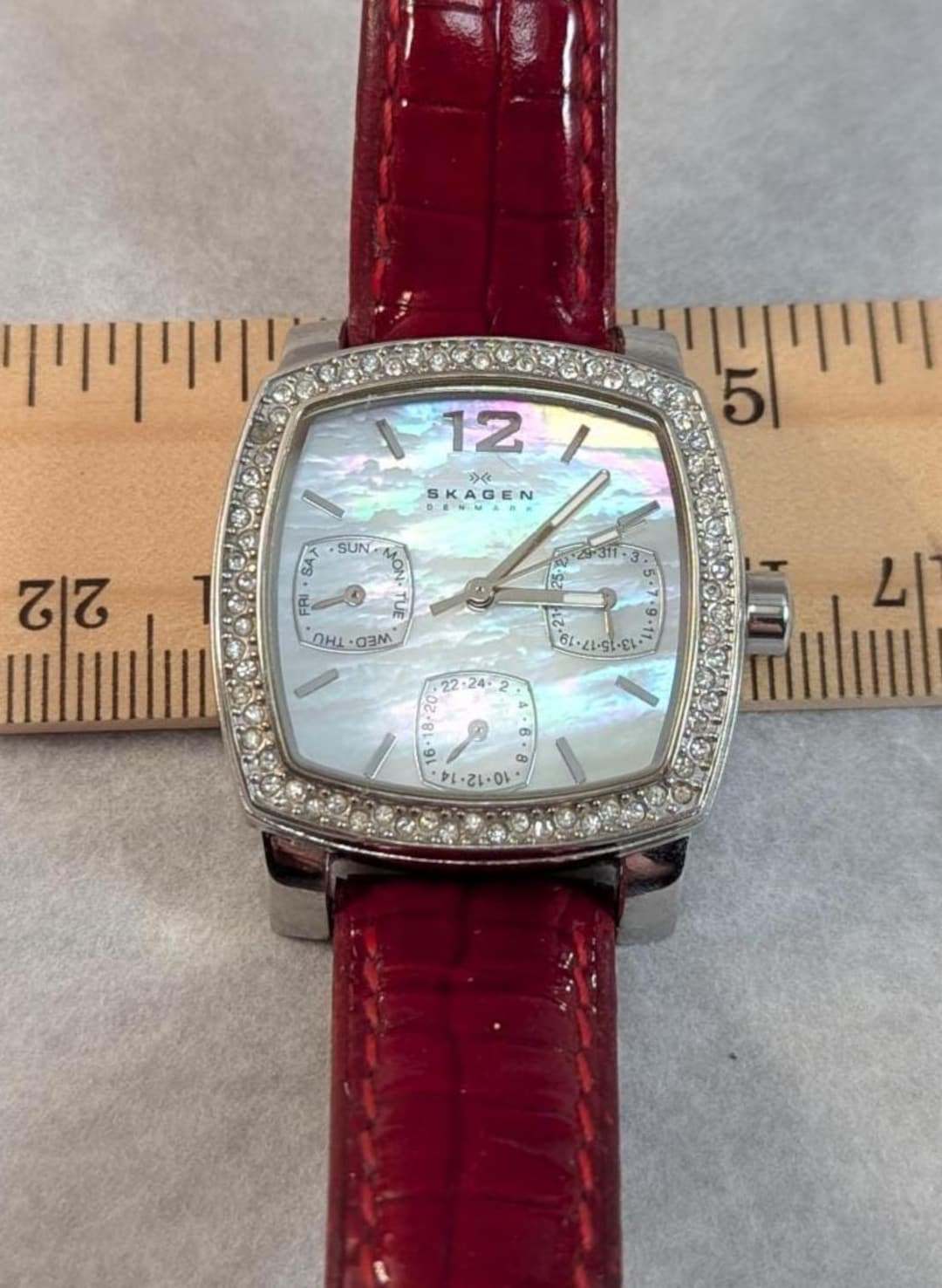 Skagen Mother of Pearl Crystal Watch: Women display picture 1