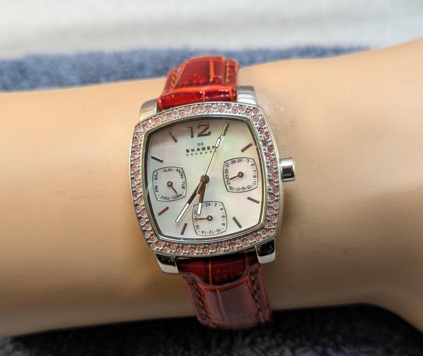 関税込 Skagen Mother of Pearl Dial Brown Leather SK452LGLD Skagen Watch, Square Mother of Pearl Dial, Genuine Brown