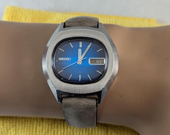 Vintage 1970s Seiko Automatic Men's Watch  7009-5008 Movement Stainless Steel
