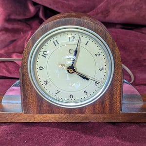 Vintage Telechron Electric Mantle Clock: 1930s Mahogany Commonwealth Model