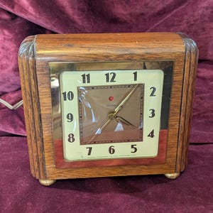 Vintage Telechron Electric Mantle Clock: 1940s &quot;The Forum&quot; Model