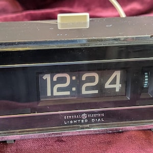 Vintage General Electric Flip Clock: 1960s Desk Alarm, Model 8128K