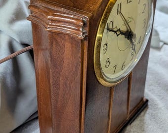 Vintage Ingraham Mantle Clock 1930s Art Deco Wood Case Model SC323