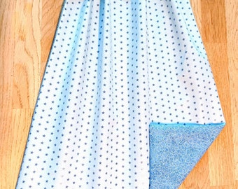 Elasticated napkin / blue waterproof bib for children from 18 months to 6 years