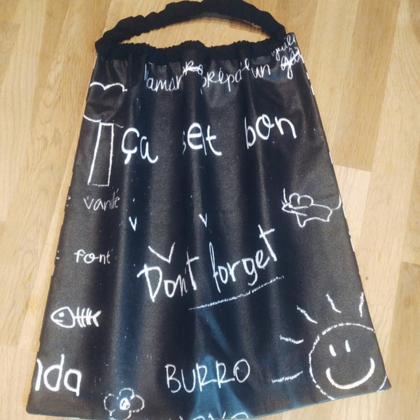 Serviette de table élastiquée / bavoir imitation tableau noir IMPERMEABLE pour enfant de 18 mois à 6 ans