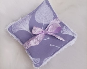 Lot de 8 lingettes démaquillantes / débarbouillantes lavables dans les tons mauve violet (motifs feuilles) - forme carrée