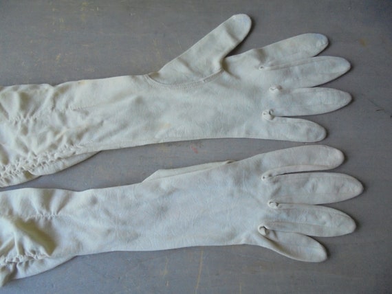 Vintage LOT of Women's Gloves, Ladies White Eveni… - image 4
