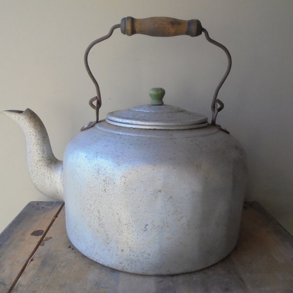 bouilloire à thé vintage, bouilloire à thé en bois et métal vintage, cuisine vintage, TheEarlyBirdFinds
