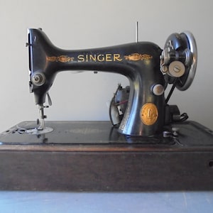 Vintage Singer Sewing Machine, Portable Vintage Black Sewing Machine, Wooden Storage Container, Antique Sewing Machine, TheEarlyBirdFinds