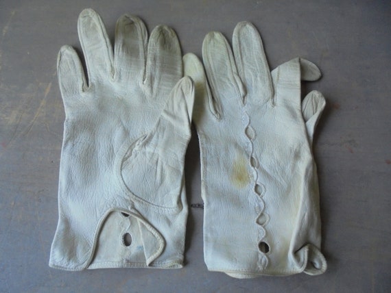Vintage LOT of Women's Gloves, Ladies White Eveni… - image 6