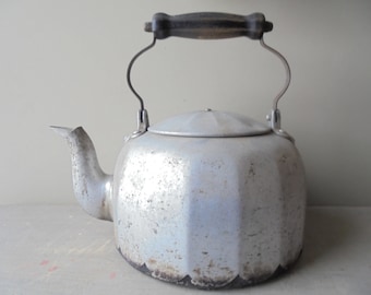 Vintage Mirro Tea Kettle, TheEarlyBirdFinds
