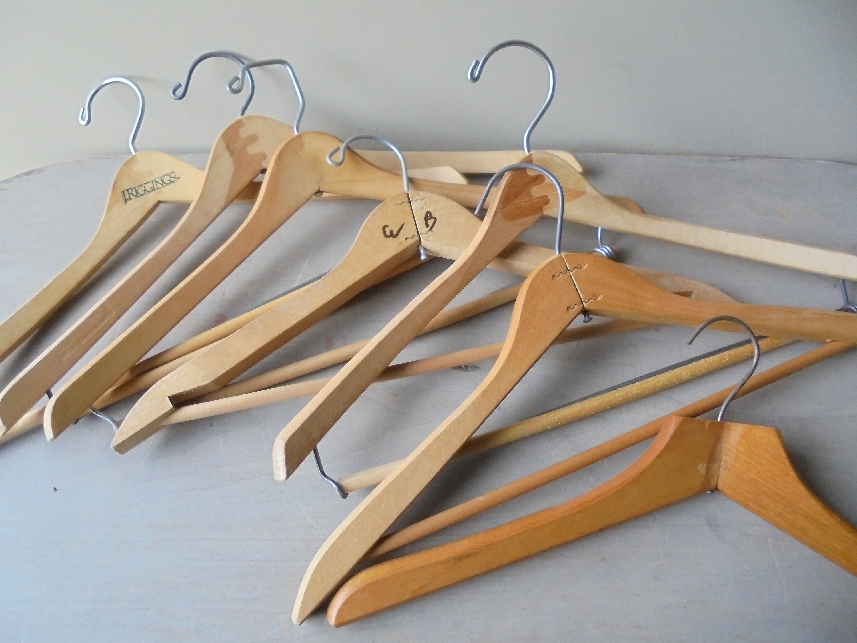 Wishbone Wooden Clothes Hanger of Maple Wood with Pants Bar&Anti-Slip  Velvet Shoulders in Natural/Vintage/Walnut Colour for Adult Coat/Shirt/Suit/Jacket  - China Wood Hangers and Clothes Hangers price