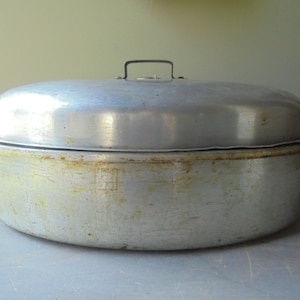 Vintage Roasting Pan, Vintage Cookware, Large Oval Roaster with Vented Lid, Kitchen Cooking Supply, TheEarlyBirdFinds
