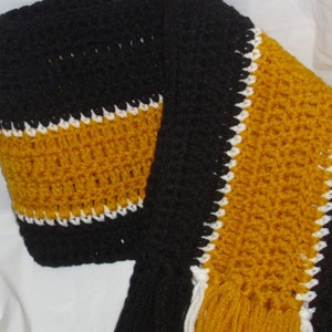 Pittsburgh Steelers / Penguins / Pirates themed black and gold scarf with fringe. Very warm! Free shipping!