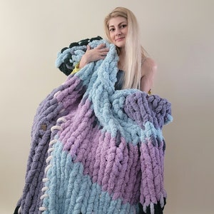 Grobstrick-Chenille-Decke: Mehrfarbige Regenbogen-Decke (Personalisierung verfügbar)