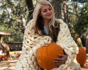 Chunky knit blanket, chunky knit throw, chunky blanket, giant knitted blanket, Throw blanket, Arm knitted blanket, Throw, Merino wool yarn
