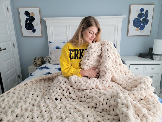 DIY KIT Chunky Knit Chenille Blanket, Make Your Own Super Chunky Blanket,  DIY Kits for Adults, Craft Gift, Chenille Yarn, Chunky Knits, Gift 