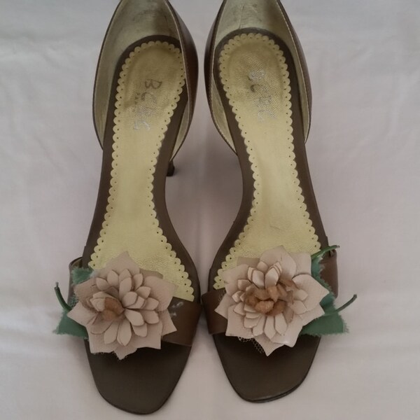 BCBG Paris Brown/Taupe Open Toe Slip On Shoe/Sandal Size 36
