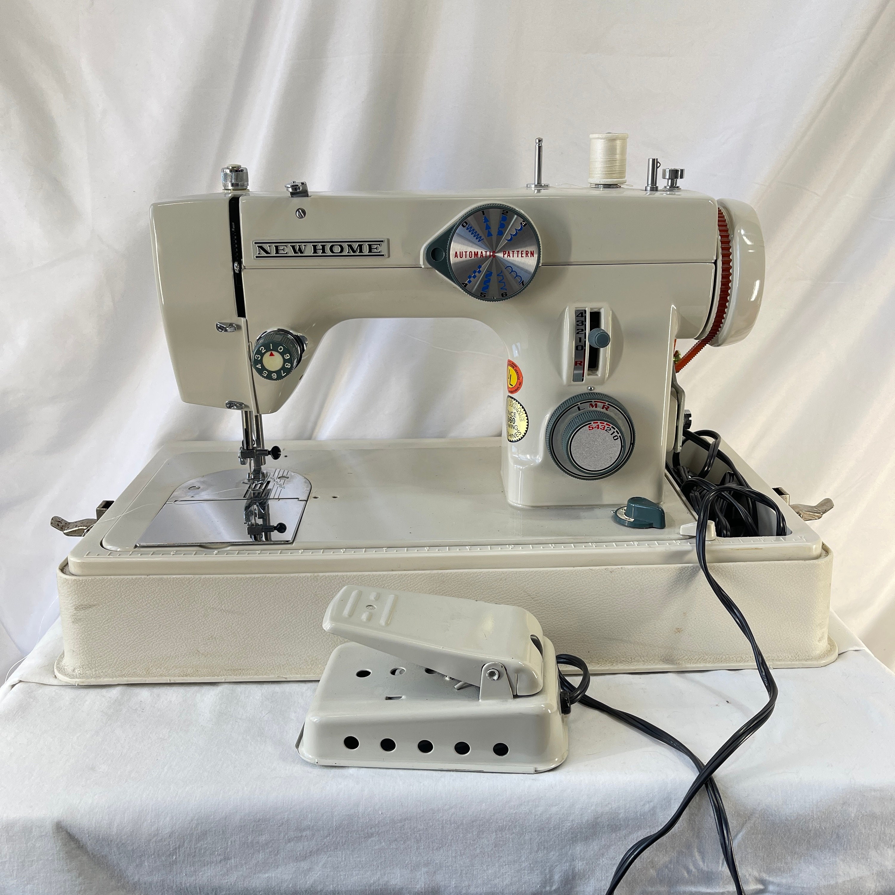 Brother 5300 Universal Sewing Machine Carrying Case  Sewing machine,  Viking sewing machine, Brother sewing machines