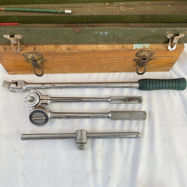 Vintage 18 Piece SK Tool Set 1/2 Drive SAE Ratchet With Metal Case Made