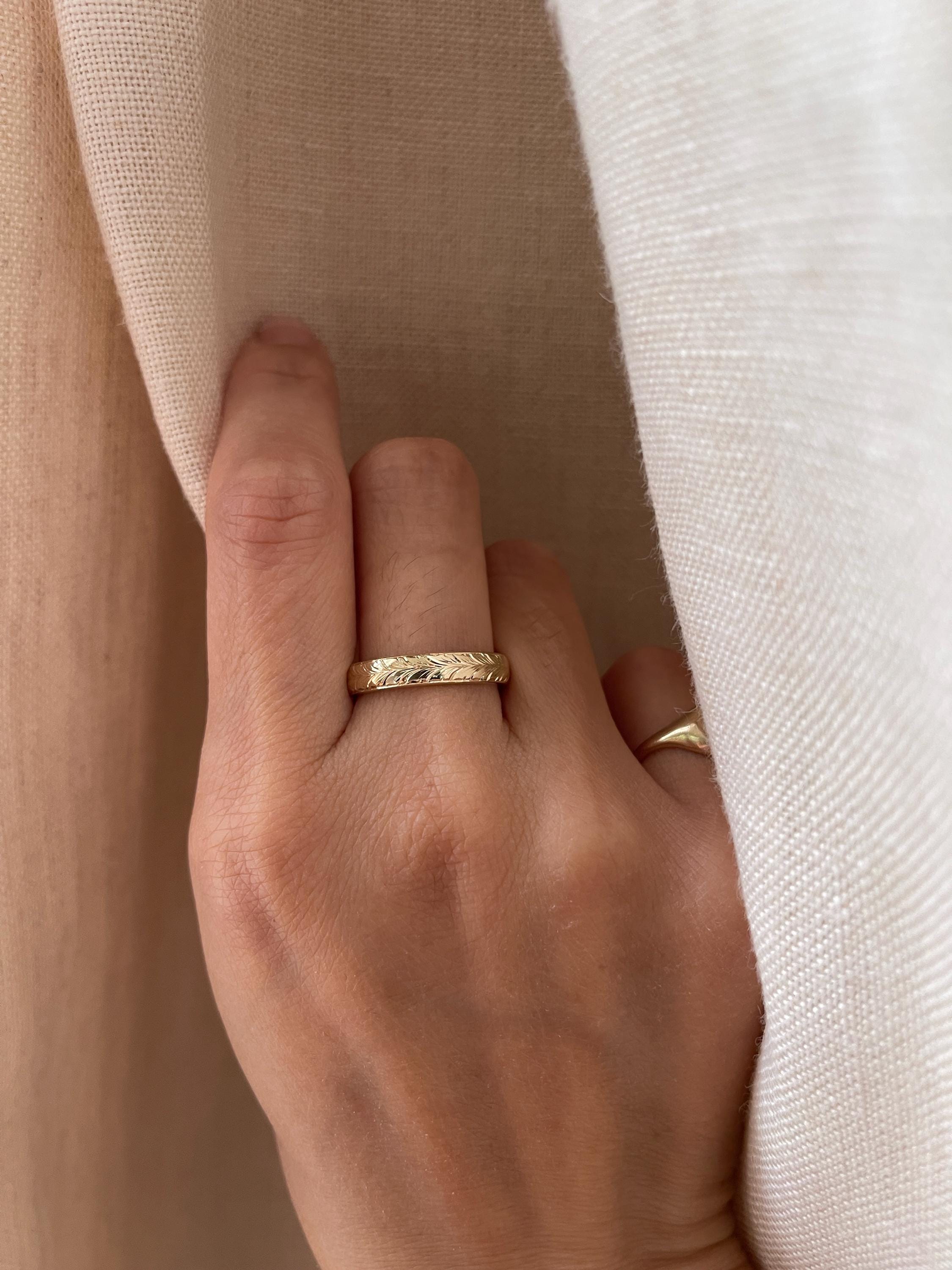 サイズ6、手彫りリーフデザインの結婚指輪：14Kローズゴールド、4mm