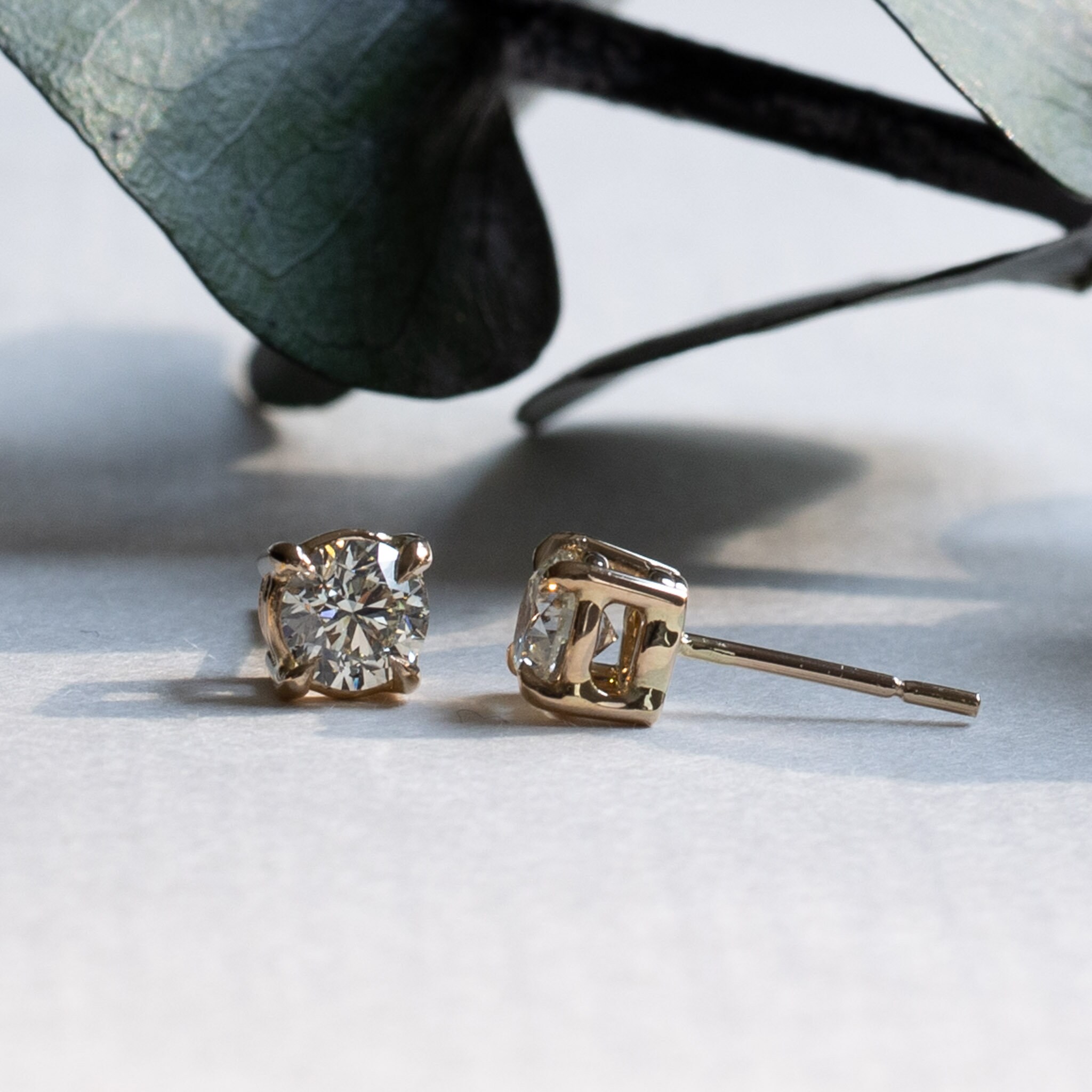 1.00 Karat Original Rund Schliff Diamant Ohrstecker 18K Gelbgold D