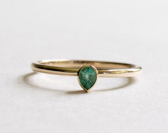 14k Pear Emerald Ring, 0.17 Carat Emerald Ring, Solitaire Ring, Emerald Ring, Natural Emerald