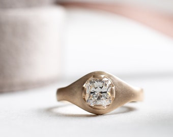 1 Carat GIA Certified Cushion Diamond Signet Ring, 18K Gold Signet Ring, 1 Carat Cushion Diamond Ring, Engagement Ring, Bridal Ring