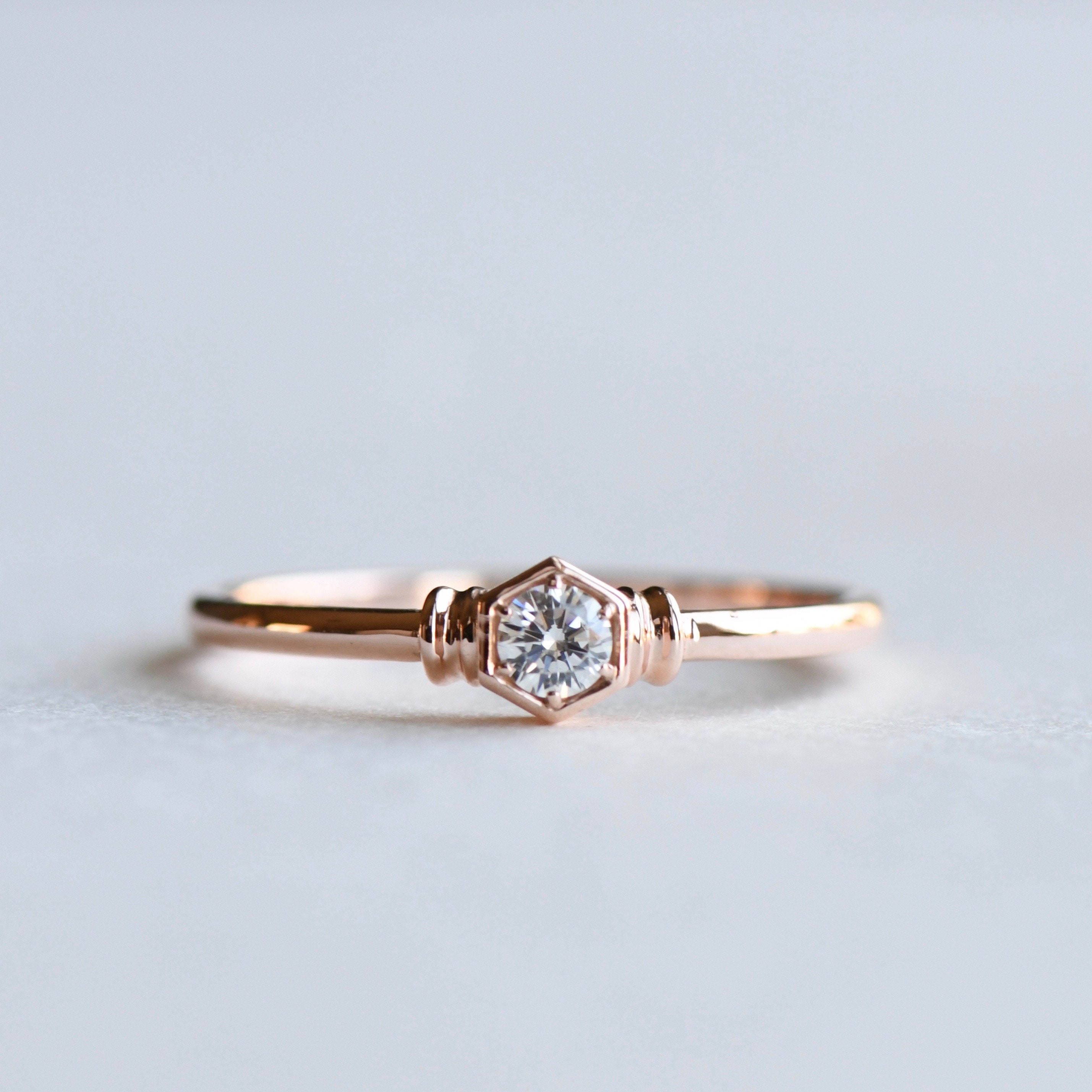 Größe 9, 14K Wabenring, Sechskantring, Wabenring, zierlicher Ring, minimalistischer Ring, Verlobungsring