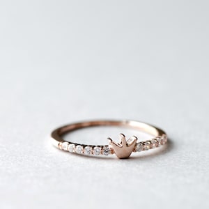 Roségold-Kronenring, Zirkonia, Sterlingsilberbasis, Prinzessinnenkrone, Kronenkönigin, stapelbarer Ring, Tiara-Ring, minimalistischer Stil
