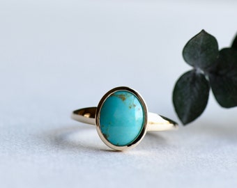 14k Yellow Gold Turquoise Cabochon Ring, Kingman Turquoise Ring, Statement Ring, Rose and Choc, Signet Ring, Cocktail Ring, Oval Ring