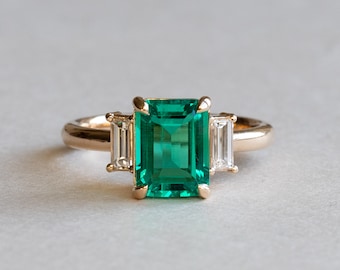 18k Emerald With Baguette Diamonds Ring, 1.4 Carat Emerald Ring, Three Stone Ring, Engagement Ring, Emerald Ring, Lab Grown Emerald Ring