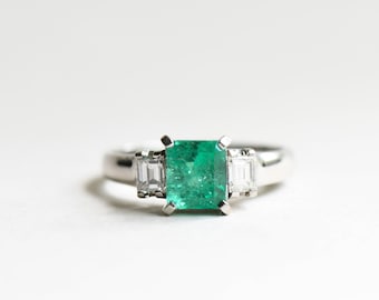 Platin GIA 1.86 Karat kolumbianischer Smaragd Diamant Ring, Drei-Stein-Ring, kolumbianischer Smaragdring, Nachlassring