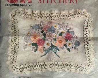 Columbia Minerva Crewel Stitchery Pillow Kit #7910 (Vintage)