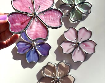 Arte de pared de vitrales con flores de cerezo o atrapasol hecho a pedido