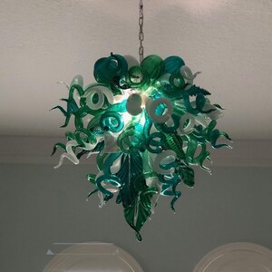 Lámpara de araña de vidrio soplado hecha a mano, color blanco y verde, diseño personalizado, decoración de comedor. imagen 8