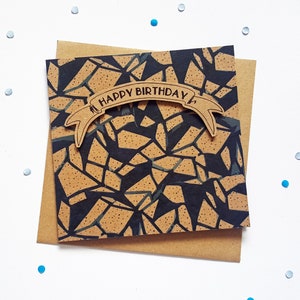 Carte géométrique de joyeux anniversaire avec motif et bannière 3D, carte d'art simpliste idéale pour un petit-fils, un ami, un oncle, un fils. Carte recyclée inhabituelle