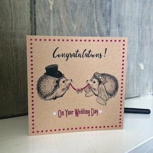 Glückwunschkarte zum Hochzeitstag mit Igel Braut & Bräutigam, ungewöhnliche süße Karte für neue Mr und Mrs. Mit Perlen Herzen, diamante Edelstein Finish