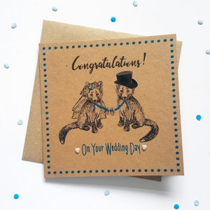 Carte de mariage renard, illustration de félicitations avec les mariés renards, carte inhabituelle pour les nouveaux M. et Mme avec coeurs de perles et strass