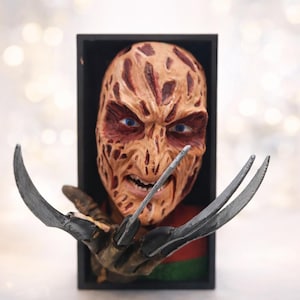 Freddy Kruger Inspired Horror Decor | 3D Printed & Hand Painted Bookshelf Insert