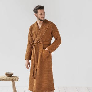 Men’s Waffle Linen Robe with Hood – Lightweight Stonewashed Bathrobe – Soft Absorbent Loungewear for Him, Father&#39;s Day in Neutral Tones