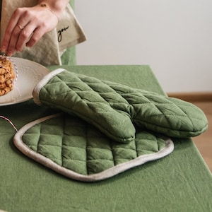 Linen kitchen mitt (1pcs). Green pot holder. Linen oven glove. Linen oven mitten. Gift for her.