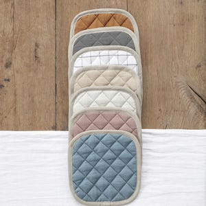 Linen Pot Holder – Quilted Square Oven Mitt – Heat Resistant Linen Kitchen Glove – Stone Washed Pot Holder with Hanging Loop