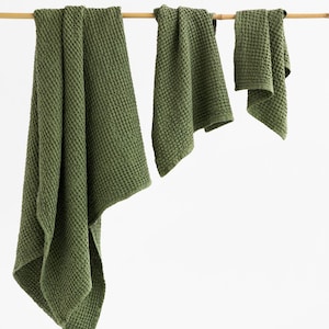 Forest Green Linen Towel Set – Soft Waffle Towels for Face, Hand, Body – Quick Dry Stonewashed Bath Set – Spa Earthy Gift for Him or Her