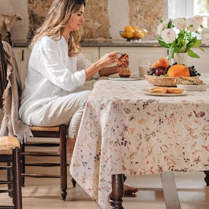 Mantel de lino con estampado de bosque otoñal. Estampado exclusivo de otoño. Personalizado, redondo, cuadrado o rectangular. Decoración rústica y acogedora para comedores otoñales. Regalo.