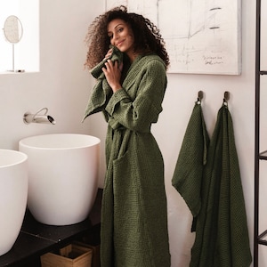 Eco Friendly Waffle Linen Robe – Lightweight Hooded Bathrobe for Women – Stonewashed Spa Loungewear in Neutral Tones for Wellness