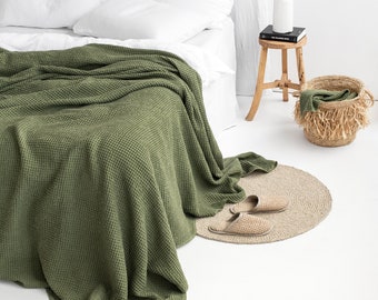 Linen waffle blanket in forest green | Waffle linen blanket | Linen bed spread | Queen, king sizes | Boho, picnic blanket | Linen coverlet